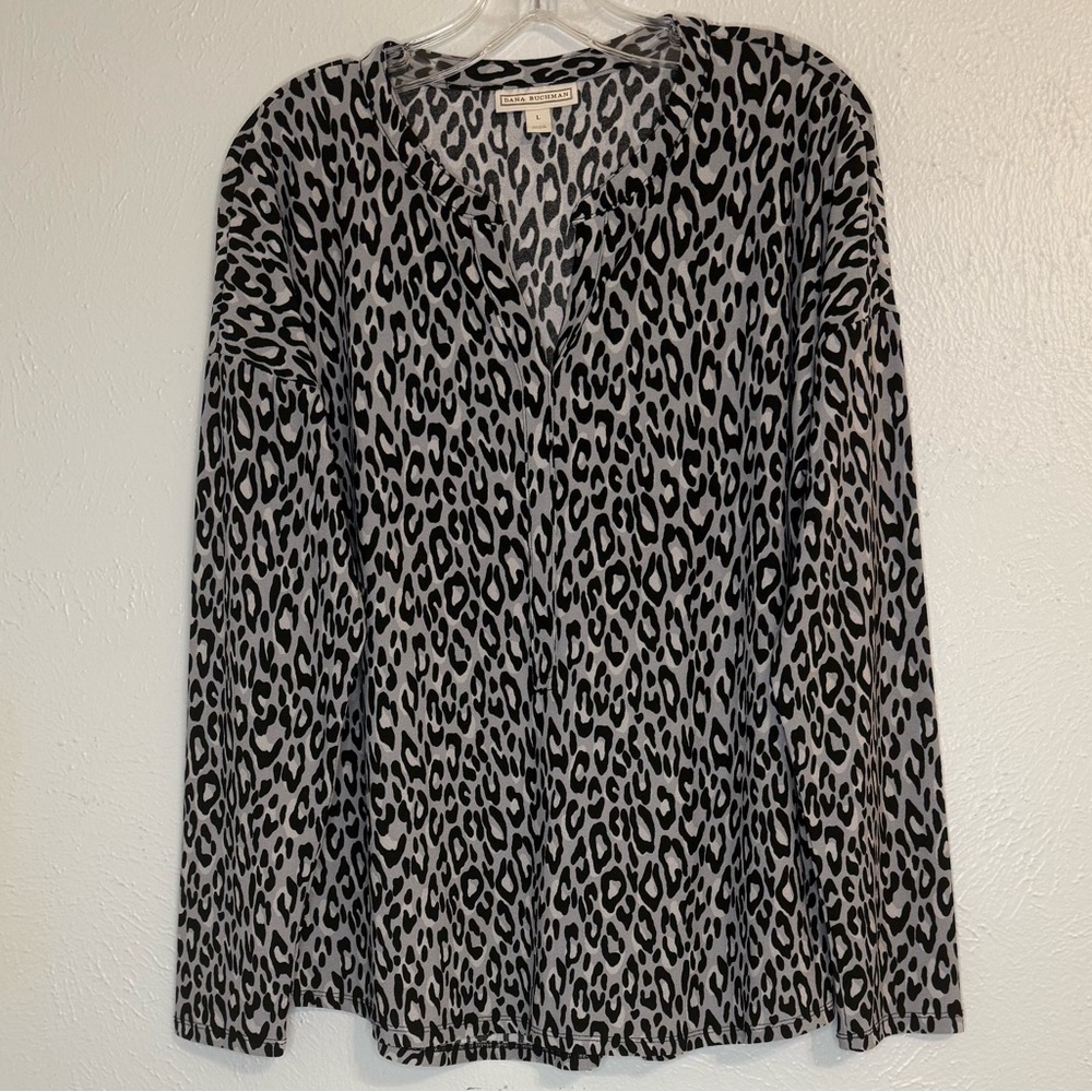 Dana Buchman L Black and Gray Leopard Knit Blouse